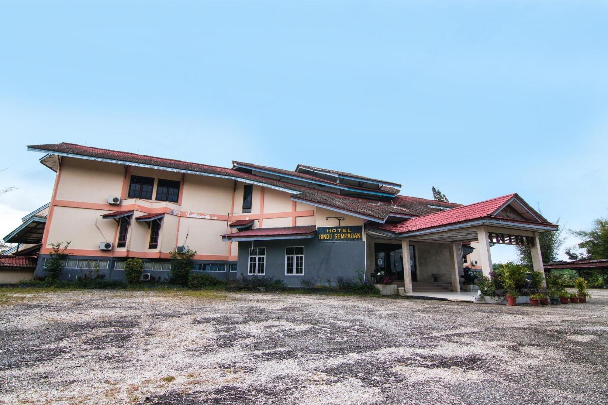Oyo 92330 Hotel Rindu Sempadan Near Taman Wisata Rindu Sempadan Пеканбару Экстерьер фото